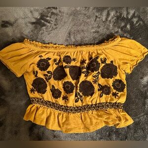 Off the shoulder short sleeve top